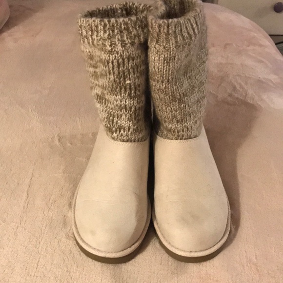 Super cute boots 🍭 CLOSET CLOSING 🍭 - Picture 2 of 5